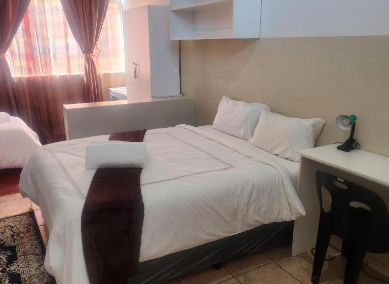 غرفة عائلية حمام مشترك, Sunny Lodge