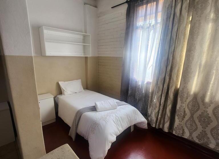 غرفة عائلية حمام مشترك, Sunny Lodge