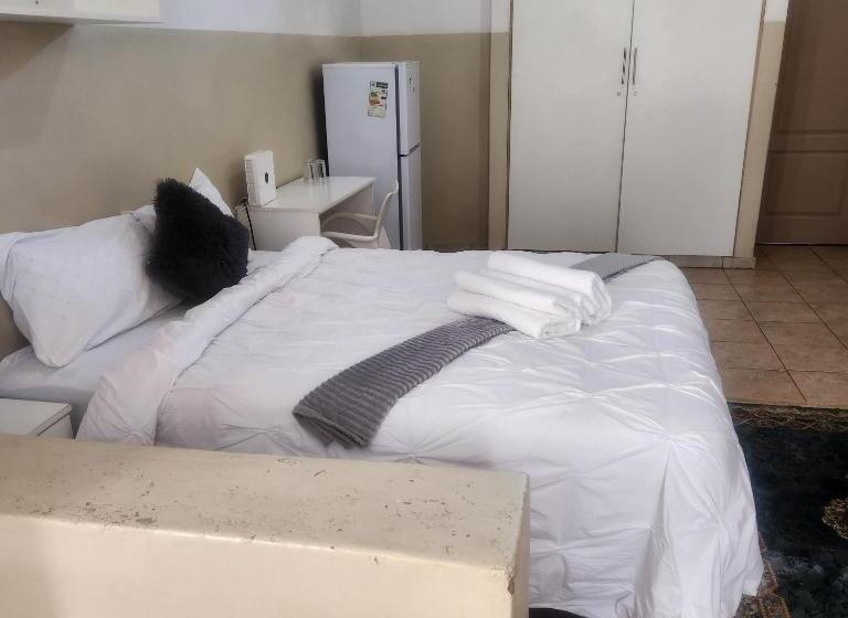 غرفة عائلية حمام مشترك, Sunny Lodge