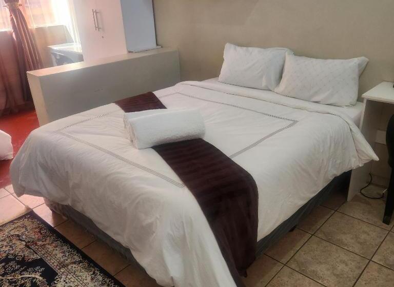 غرفة عائلية حمام مشترك, Sunny Lodge