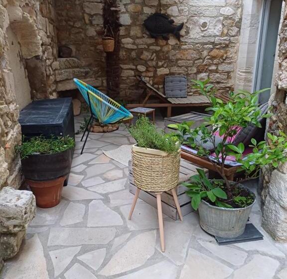 带共用浴室的标准房间, Chambre D Hôtes Aramon