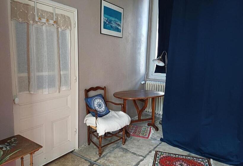 带共用浴室的标准房间, Chambre D Hôtes Aramon