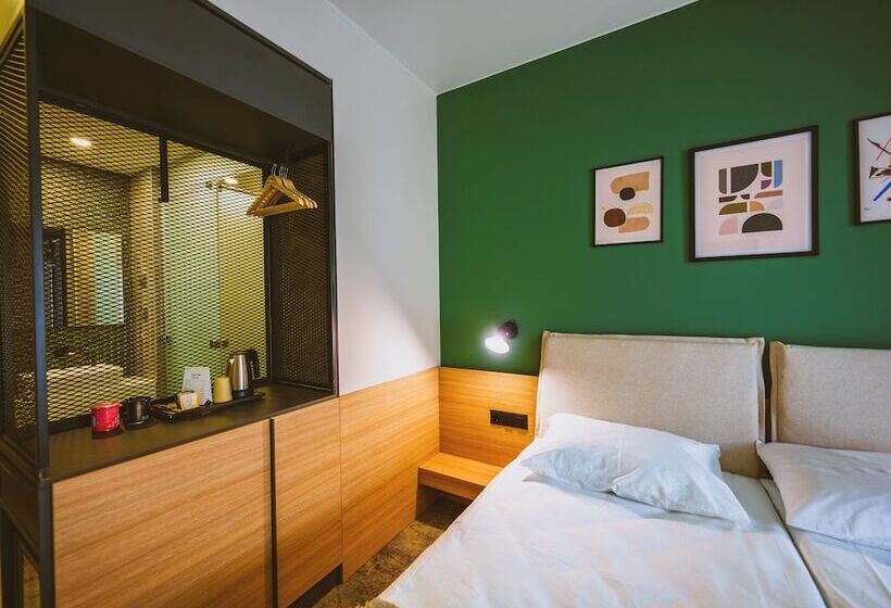 غرفة قياسية, B1 Downtown