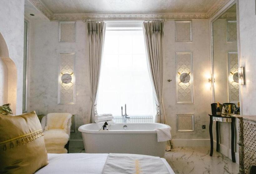 デラックスジュニアスイート, Baloci