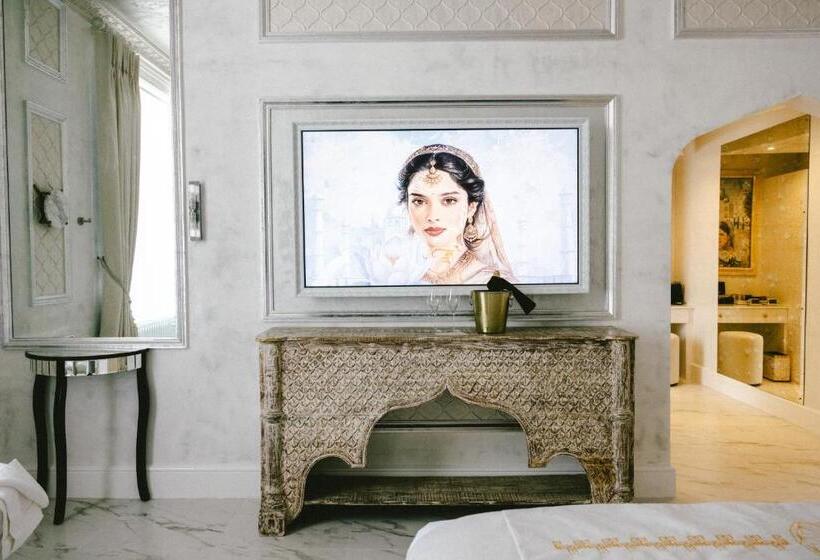 デラックスジュニアスイート, Baloci