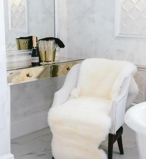 デラックスジュニアスイート, Baloci