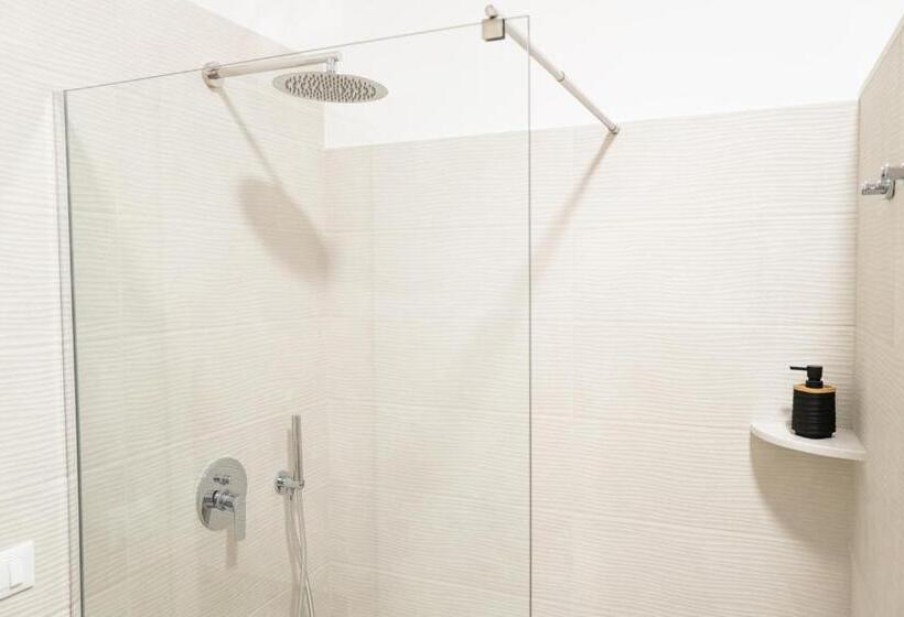 Quarto Triplo Estandar, Casa Pemogi