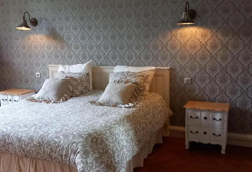 ガーデンビュースーペリアールーム, Chateau De Joudes Suite De La Baronne