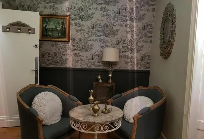 ガーデンビュースーペリアールーム, Chateau De Joudes Suite De La Baronne