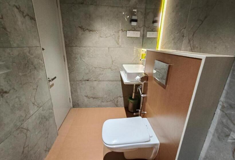 اتاق لوکس, Fabhotel Melody Boutique   Village Vadavali, Thane