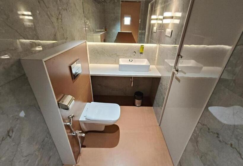 اتاق لوکس, Fabhotel Melody Boutique   Village Vadavali, Thane