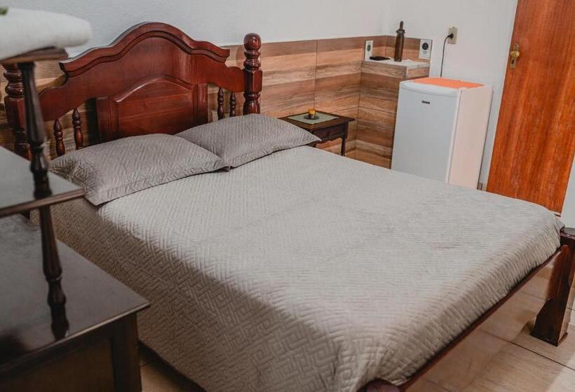 标准间, Pousada Central