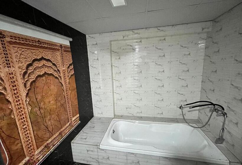 חדר סופריור, The Grand