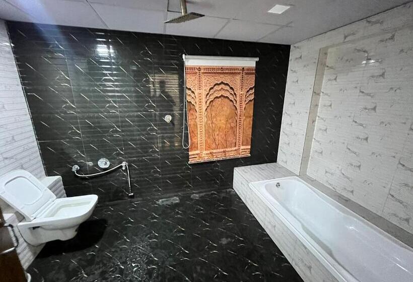 חדר סופריור, The Grand