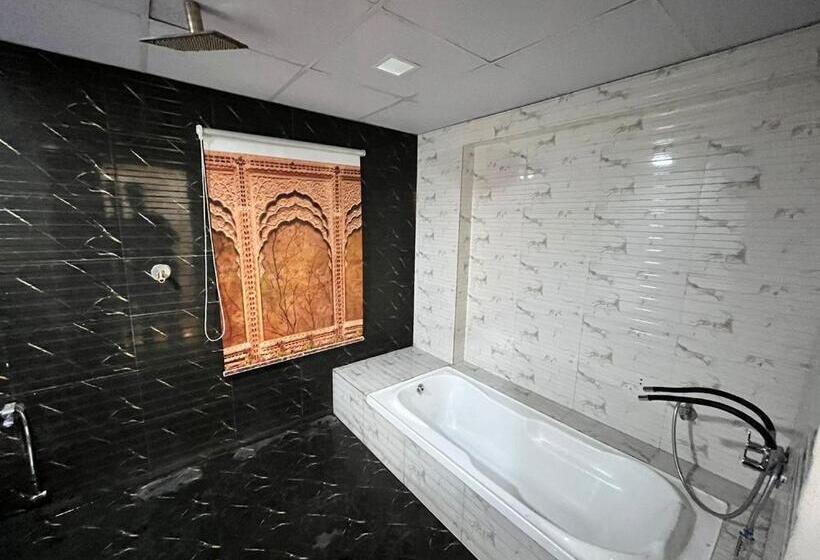 חדר סופריור, The Grand