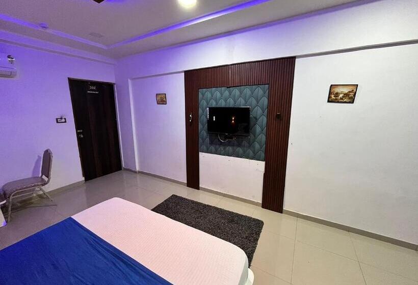 סוויטת ג'וניור, The Grand