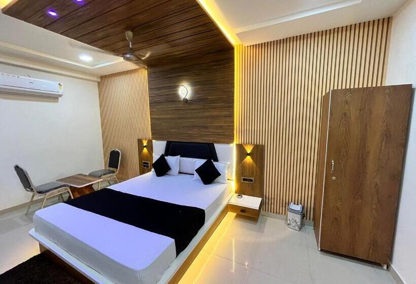 סוויטת ג'וניור, The Grand