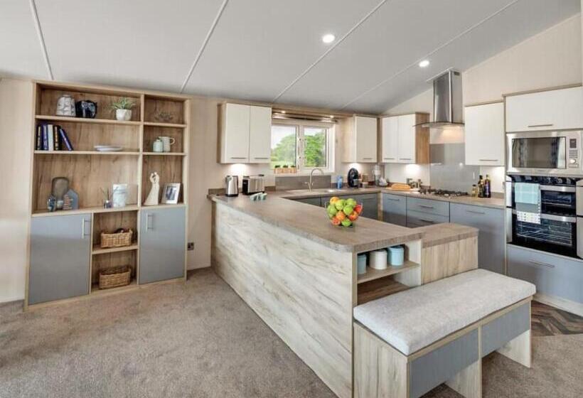Дом 2 Спальни, Hamlet Lodge Retreat At Calloose Holiday Park
