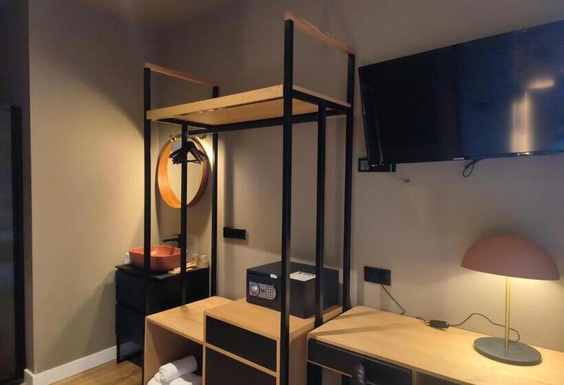 غرفة قياسية مطلّة علي حمام السباحة, Saman Hotel Boutique