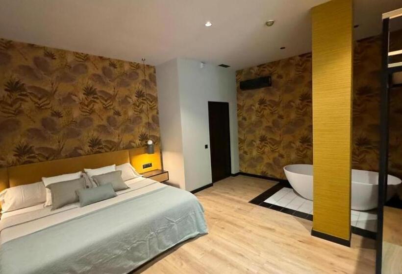 سوییت با چشم‌انداز باغ, Saman Hotel Boutique