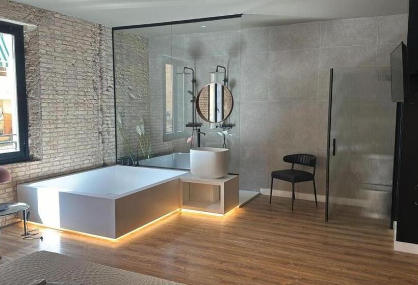 سوئیت با وان آب گرم, Saman Hotel Boutique