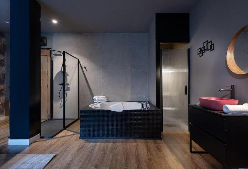 سوییت با چشم‌انداز استخر, Saman Hotel Boutique