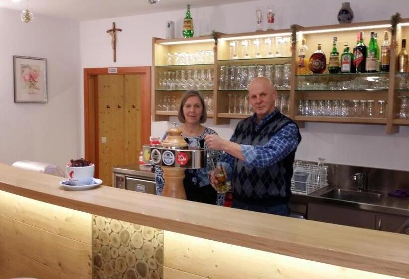 Номер Стандарт с Балконом, Gasthof Alpenrose   Mühleben