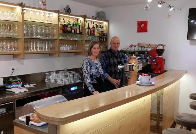 חדר סטנדרט עם מרפסת, Gasthof Alpenrose   Mühleben