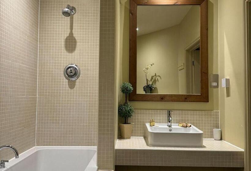 غرفة ديلوكس, Mulberry Tree