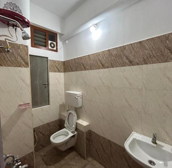 اتاق استاندارد سه نفره, Rk Guest House