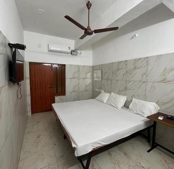 اتاق استاندارد سه نفره, Rk Guest House