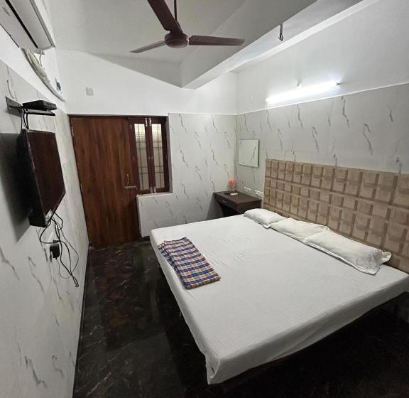 اتاق استاندارد سه نفره, Rk Guest House