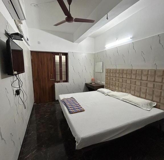 اتاق استاندارد سه نفره, Rk Guest House