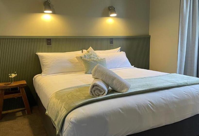 إستوديو قياسى سرير كينج, The Elmwood Motel