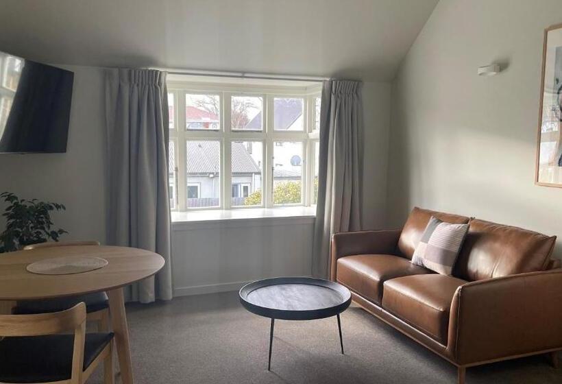 إستوديو قياسى سرير كينج, The Elmwood Motel