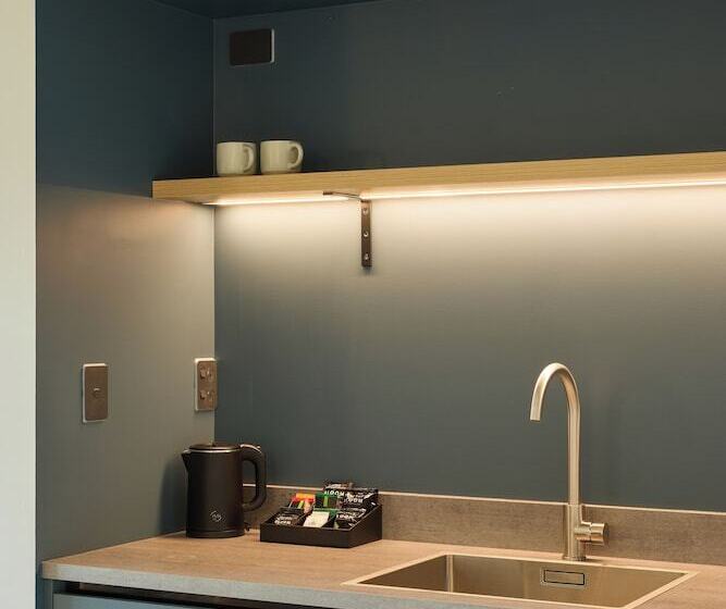 شقة ديلوكس غرفة واحدة, The Elmwood Motel