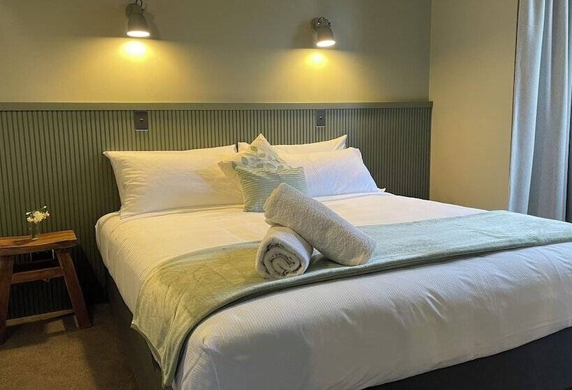 شقة غرفتين, The Elmwood Motel