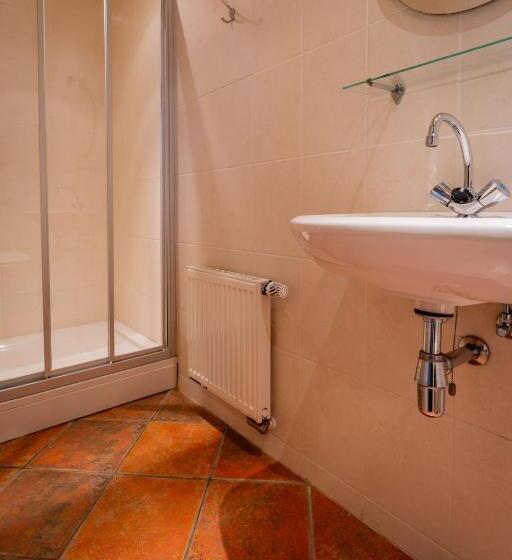 اتاق خانوادگی, T Hunebed