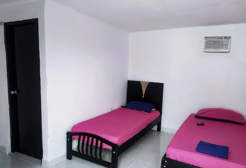 اتاق استاندارد سه نفره, Hostal Cq Camarones