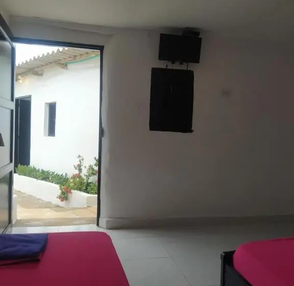 اتاق استاندارد سه نفره, Hostal Cq Camarones