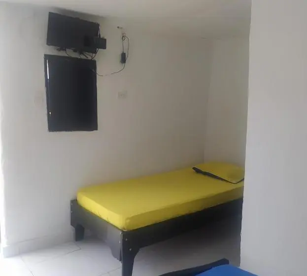 اتاق استاندارد سه نفره, Hostal Cq Camarones