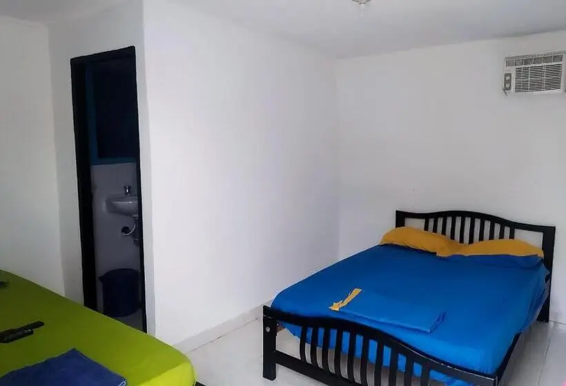 اتاق استاندارد سه نفره, Hostal Cq Camarones