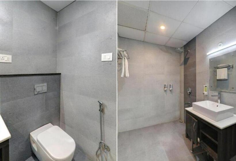 带大床的豪华间, Ananda Inn