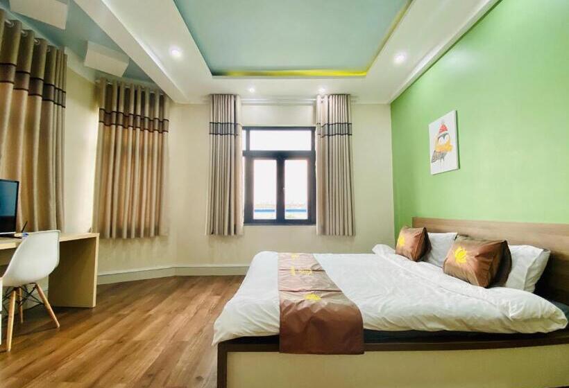 اتاق سوپریور, Triệu Nguyễn