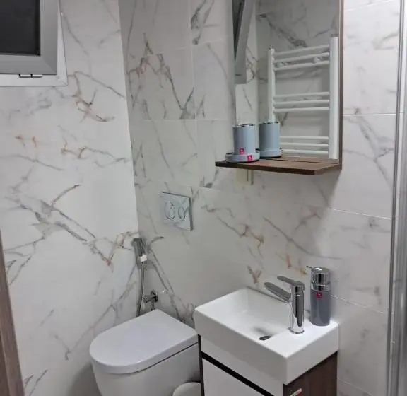 Duplex-huone, Noor Family Apartments
