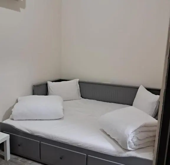 Duplex-huone, Noor Family Apartments