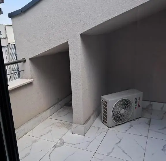 Duplex-huone, Noor Family Apartments