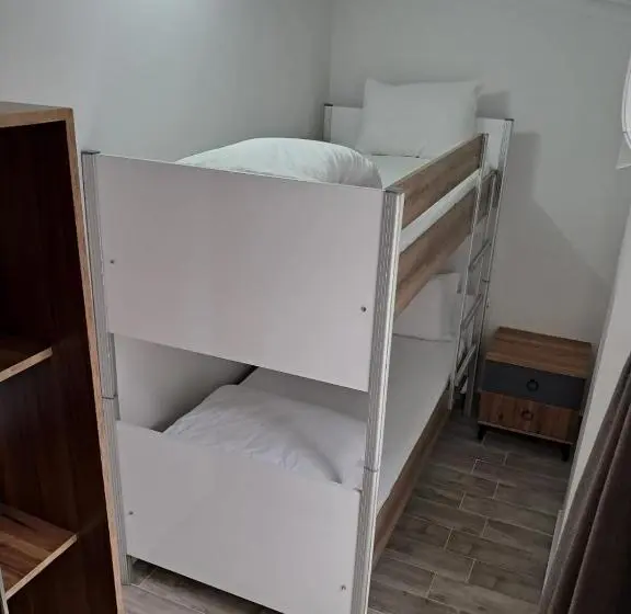 Duplex-huone, Noor Family Apartments