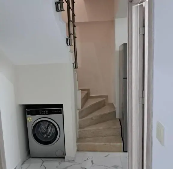 Duplex-huone, Noor Family Apartments