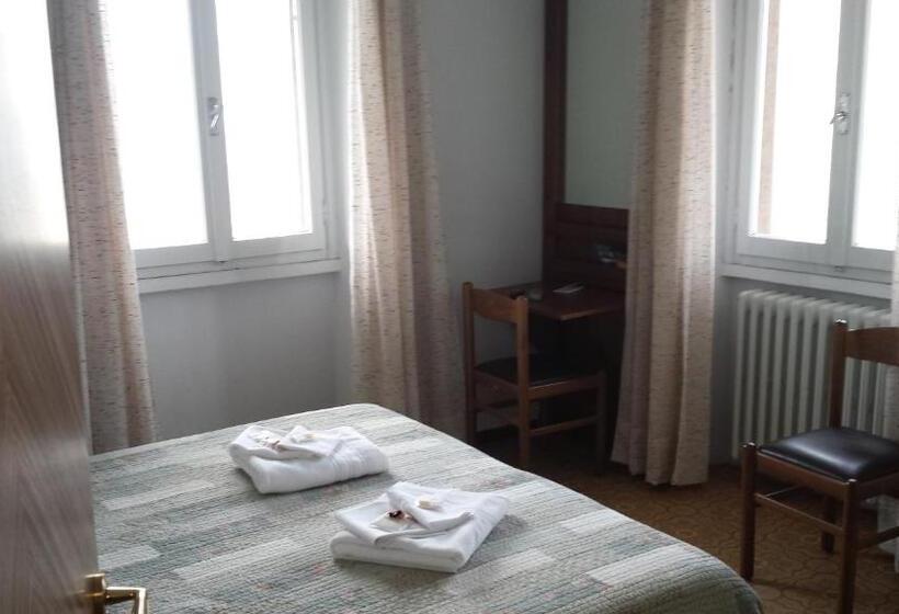 חדר סטנדרט נוף לאגם, Pet Friendly Hotel Mirabeau